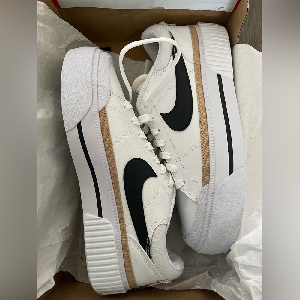 Women’s Nike Court Legacy Lift